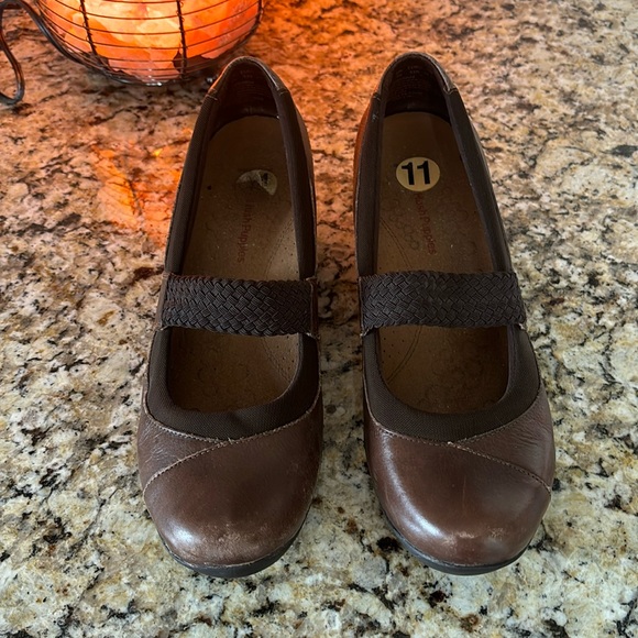 Used women’s Hush Puppies shoes - Picture 1 of 6
